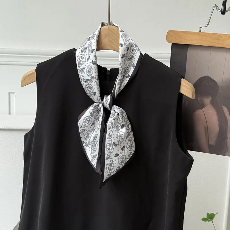 Luxury Designer Punk Scarf Leather Belt For Woman Fashion Waist Chain Hairband Neckerchief Headband Foulard Bag Ribbons Gift