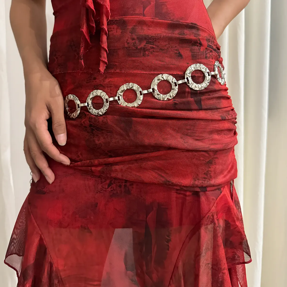 Women's belt Swirl Print Circle Metal Waist Chain Belt Goth accessories Fashion belts for women Punk dark style with Jeans Dress