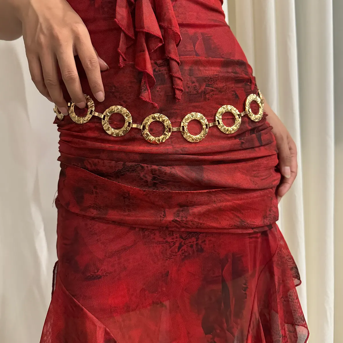 Women's belt Swirl Print Circle Metal Waist Chain Belt Goth accessories Fashion belts for women Punk dark style with Jeans Dress