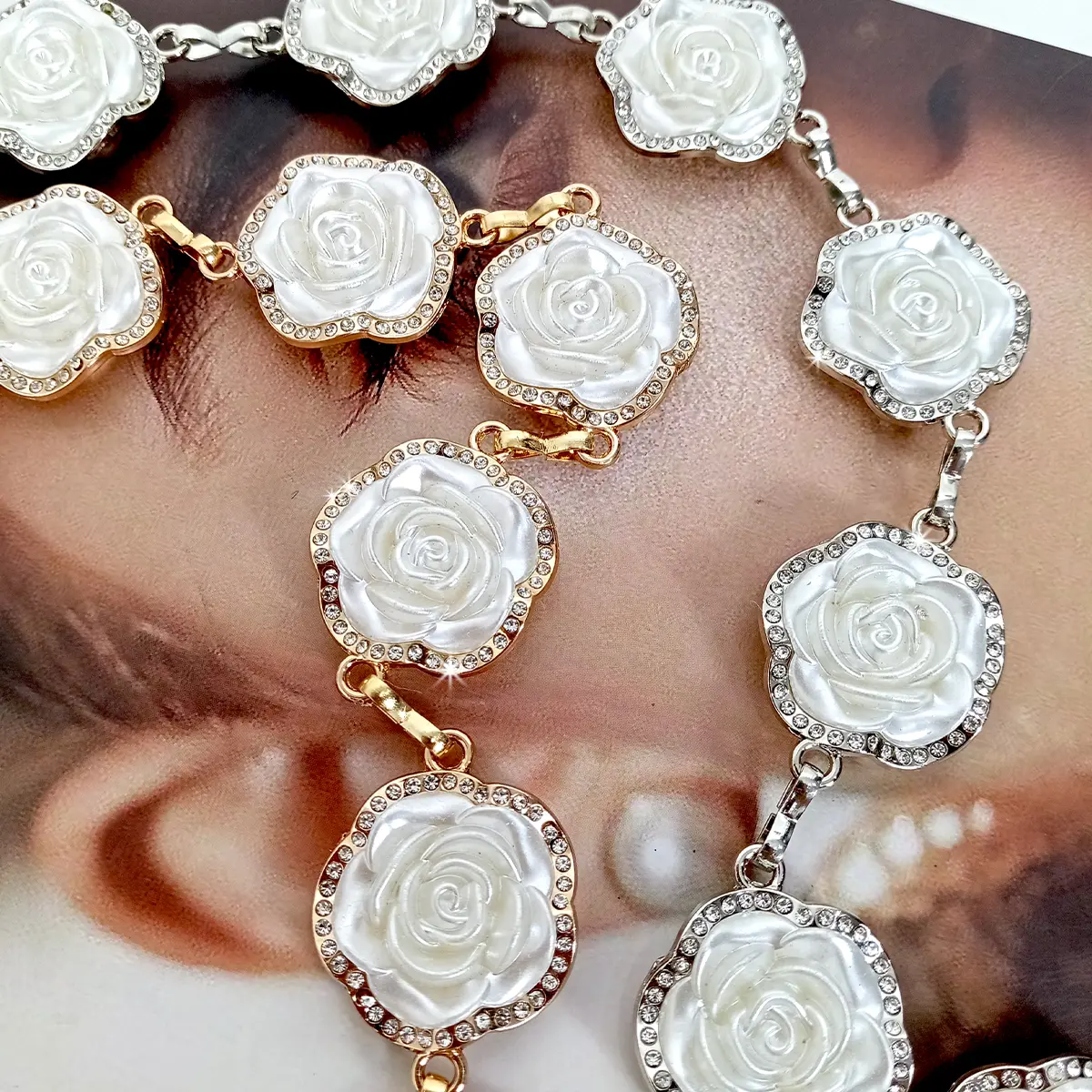 Fashion White Rose Metal Waist Chain Belt Female High-end luxury Brands Punk Gothic Y2K Belt for women Designer Dress Waistband