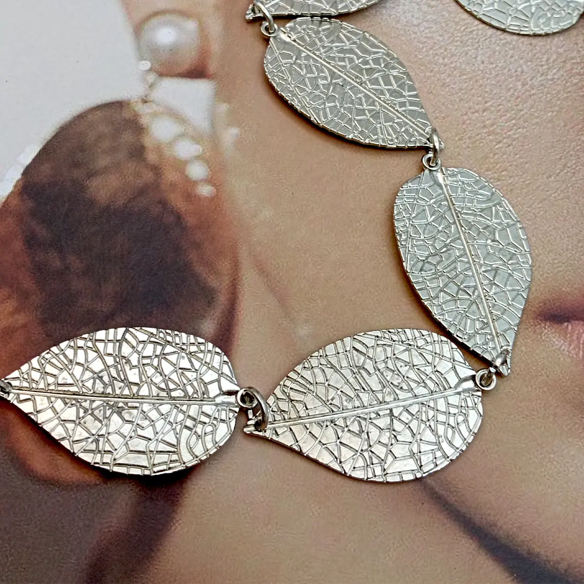 Fashion Silver Waist Chain Belt Female Leaves Elegant Belts For Women Punk Gothic High-end Luxury Brands Jeans Dress Waistband