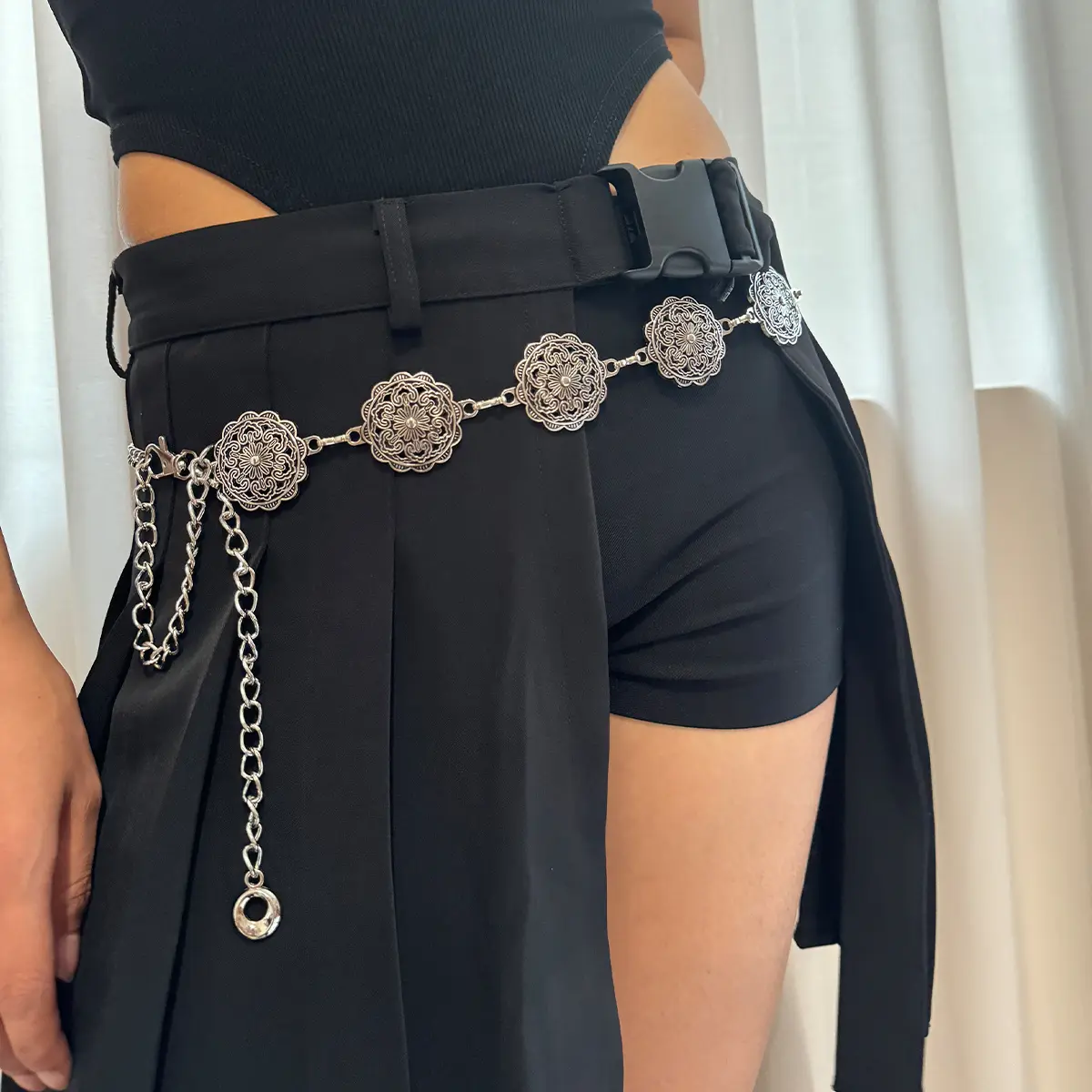 Fashion Hollow Flora Metal Waist Chain Belt Female High-end luxury Brands Punk Gothic Y2K Belt for women Designer  Waistband