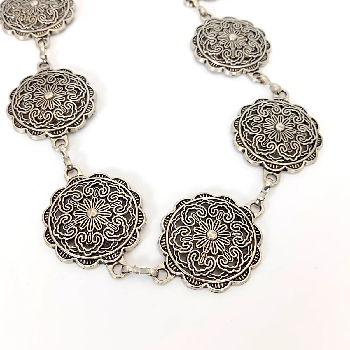 Fashion Hollow Flora Metal Waist Chain Belt Female High-end luxury Brands Punk Gothic Y2K Belt for women Designer  Waistband
