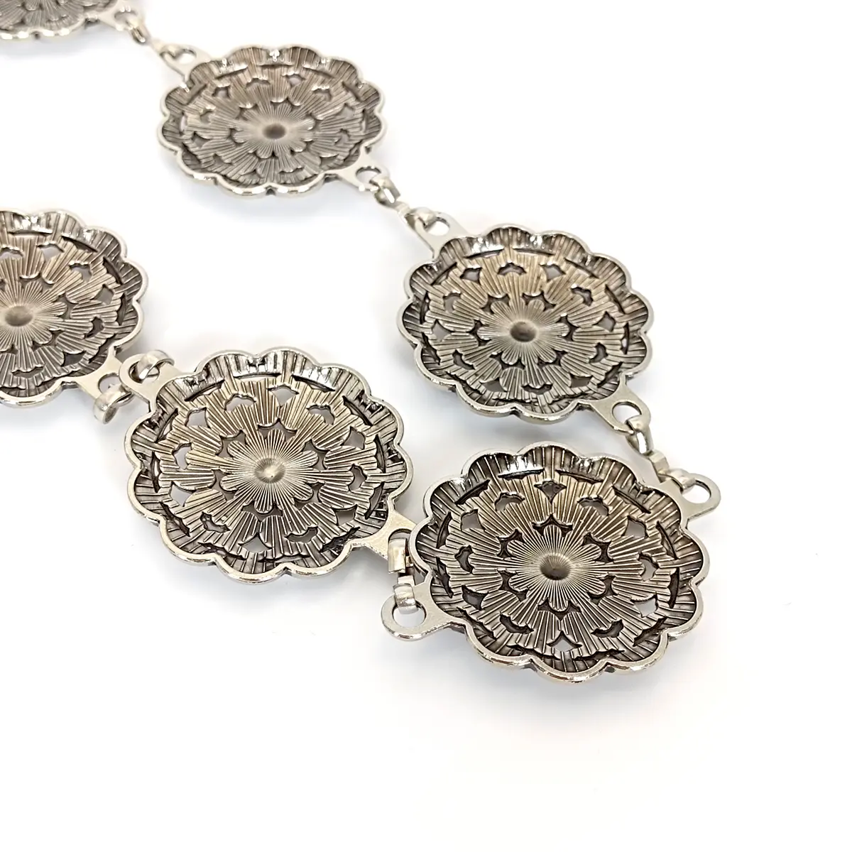 Fashion Hollow Flora Metal Waist Chain Belt Female High-end luxury Brands Punk Gothic Y2K Belt for women Designer  Waistband