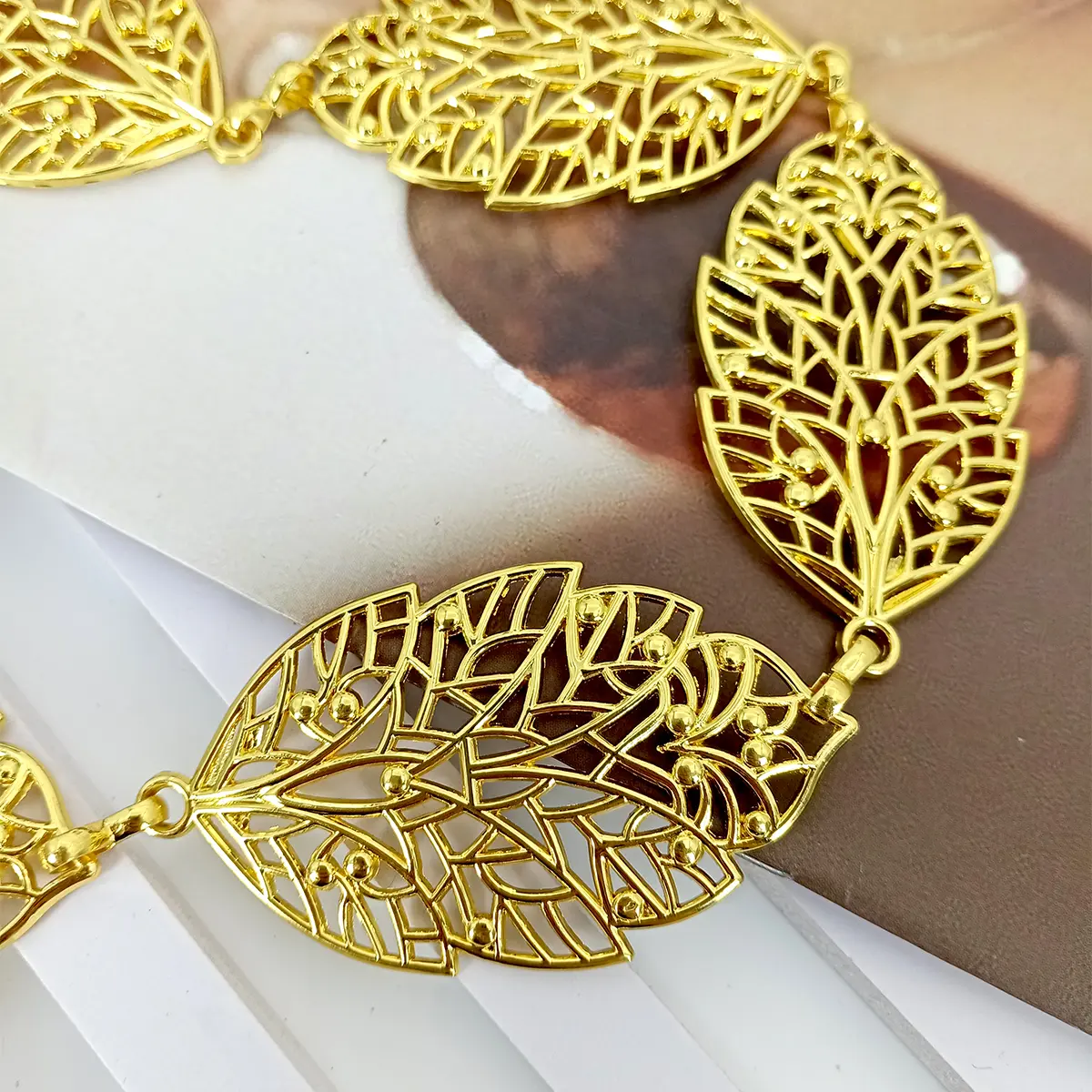 Fashion Golden Waist Chain Belt Female Hollow Leaf Metal Belts For Women Western Cowgirl punk Gothic Luxury Brands Y2K Waistband
