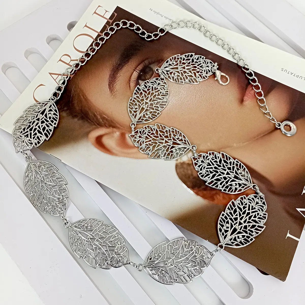 Fashion Golden Waist Chain Belt Female Hollow Leaf Metal Belts For Women Western Cowgirl punk Gothic Luxury Brands Y2K Waistband
