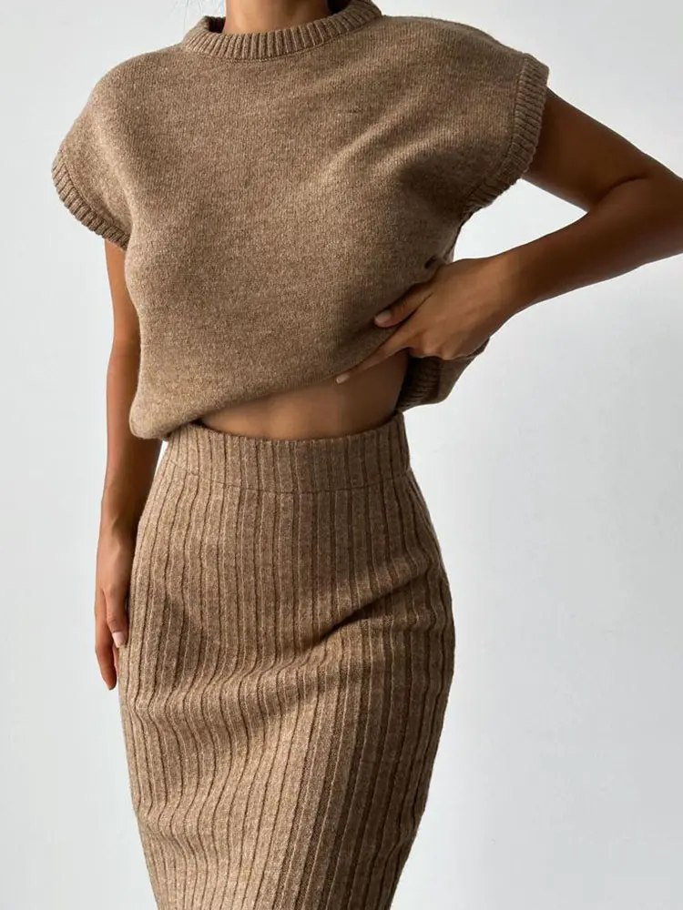 Women's Sleeveless Pullover Top Slim Long Skirt Sweater Set Versatile Fashion Sexy Hot Girl Wind Skirt Suit 2025 Trendy Outfit