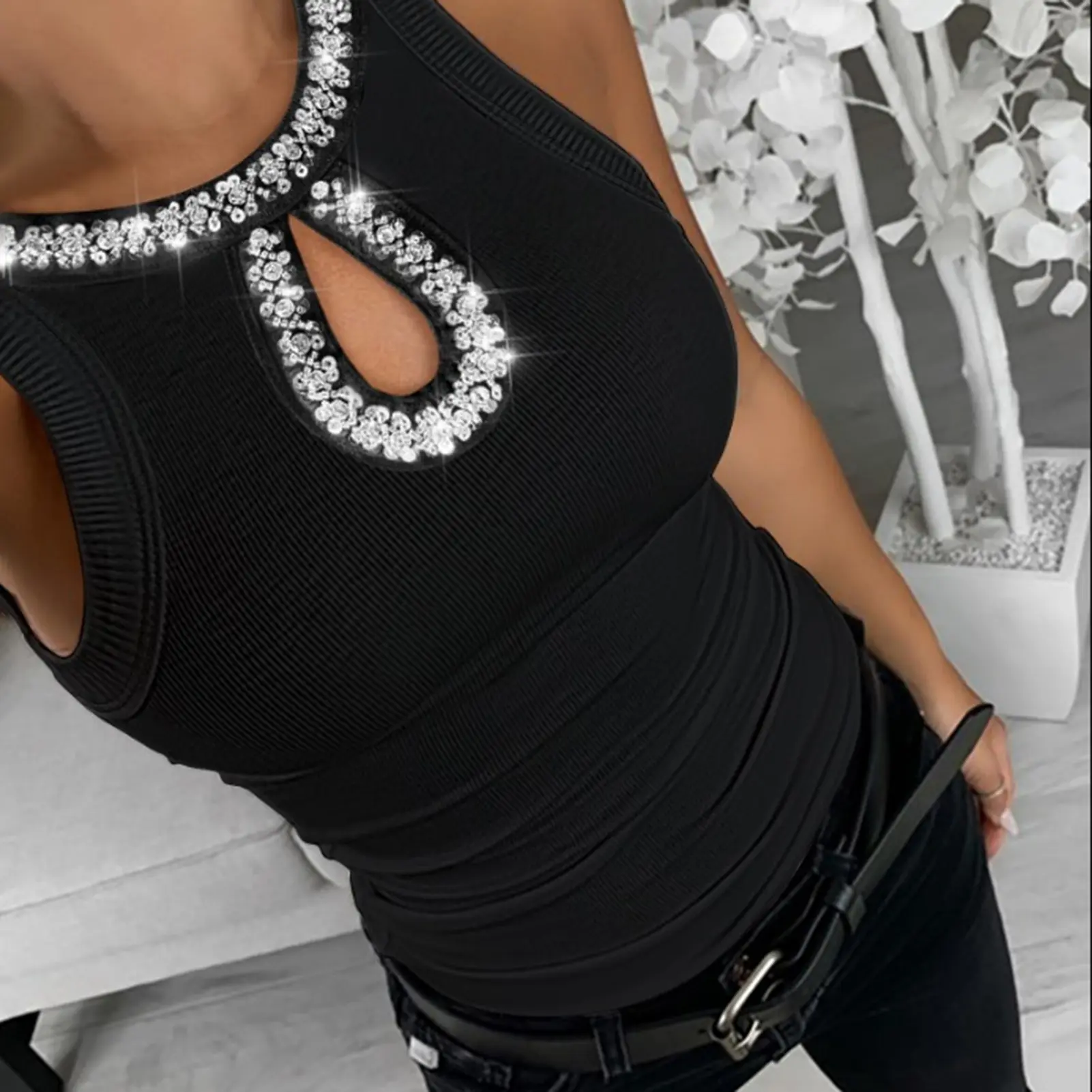 Sexy Rhinestone Decor Tee Women Tank Tops Contrast Sleeveless Top Black Basic Classic Hollow Out Vintage T Shirts Female Clothes