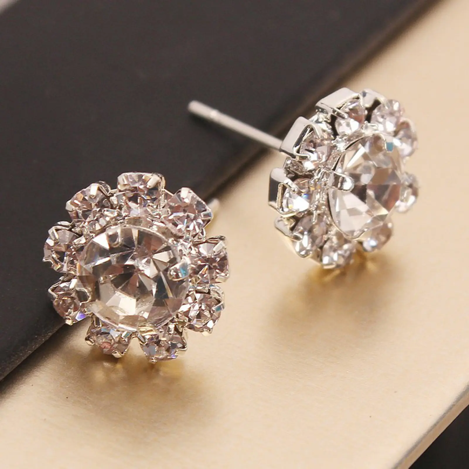 Women's Fashion Stud Earrings Shining Rhinestone Flower Charm Jewelry Ear Studs Earrings aretes de mujer серьги висячие