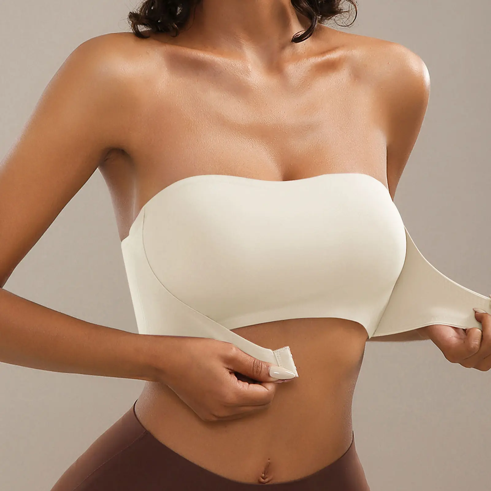 Hot Sale Removable Padded Soft Ice Silk Traceless Women Brasseries Wire Free Seamless Bra For Women Strapless Bra