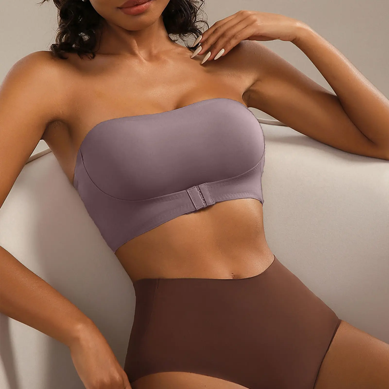Hot Sale Removable Padded Soft Ice Silk Traceless Women Brasseries Wire Free Seamless Bra For Women Strapless Bra