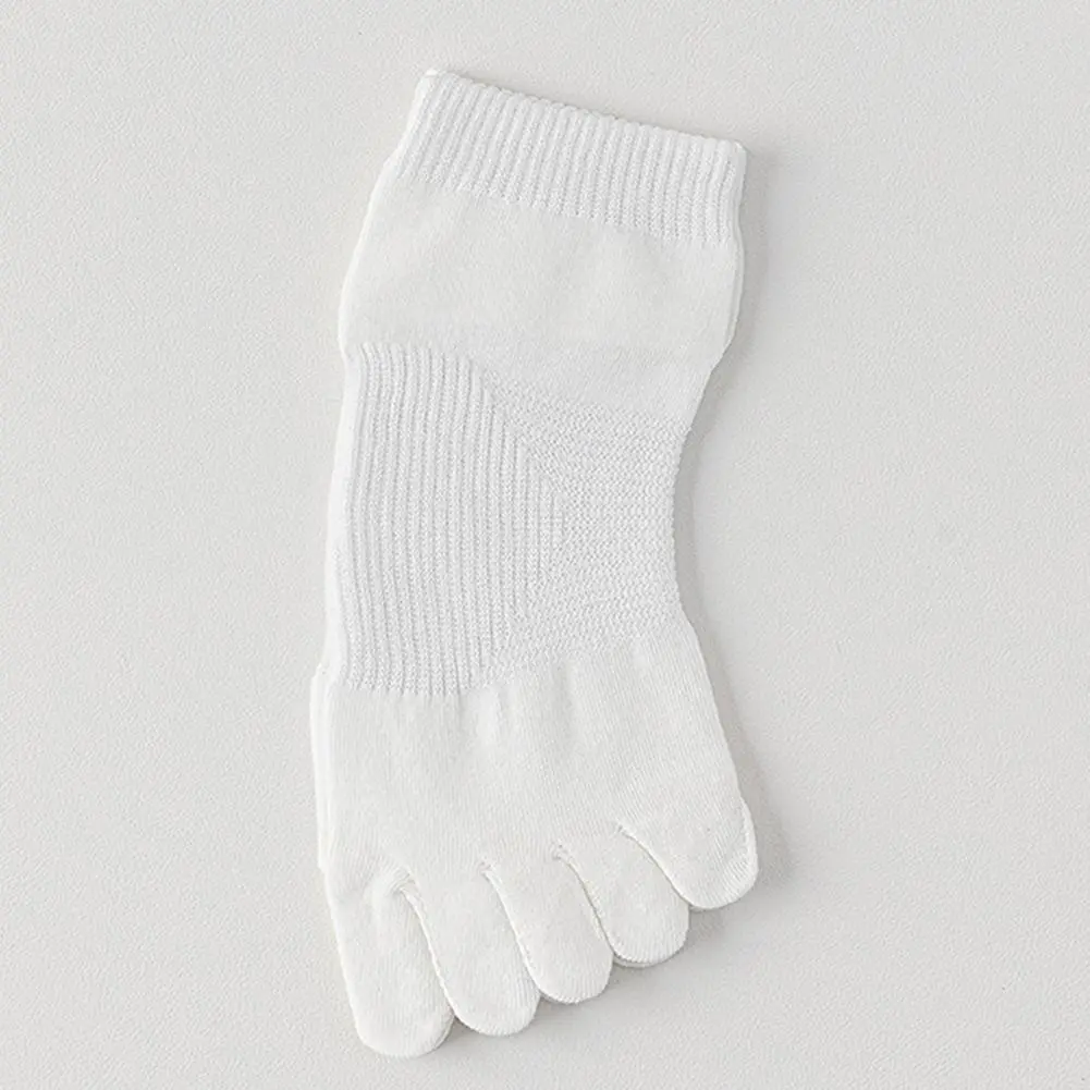 Cotton Blend Socks Breathable Toe Separator Socks Breathable Cotton Five Finger Short Socks for Women Pilates Yoga Gym Fitness