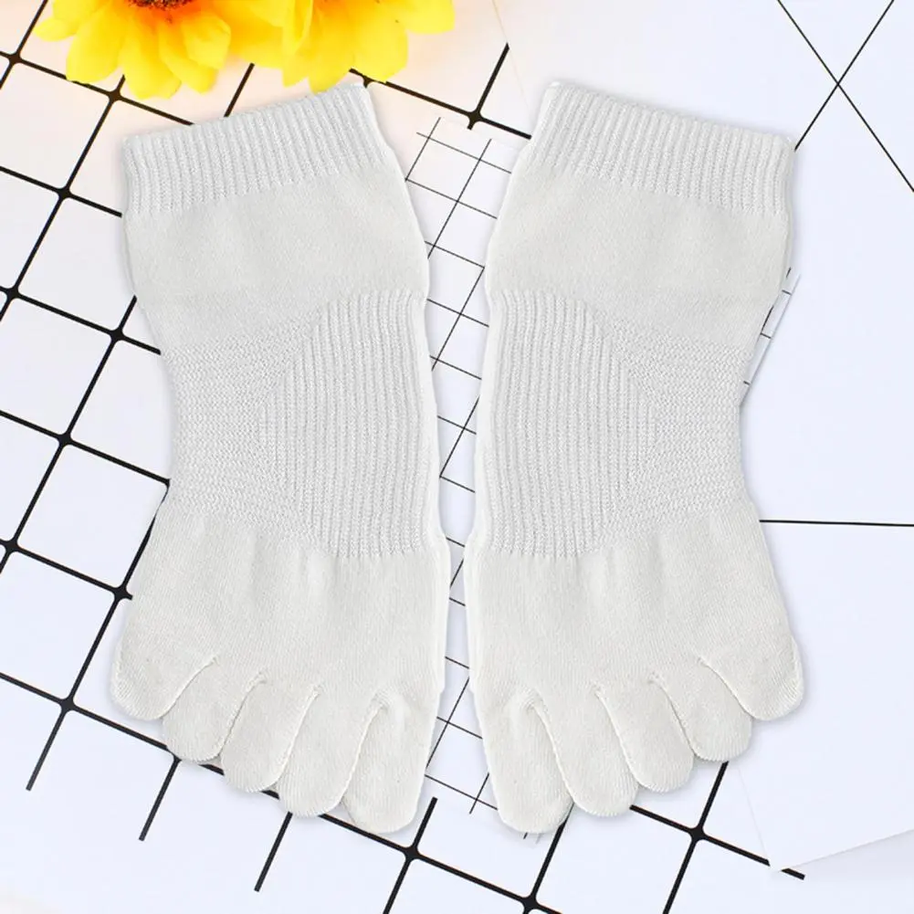 Cotton Blend Socks Breathable Toe Separator Socks Breathable Cotton Five Finger Short Socks for Women Pilates Yoga Gym Fitness