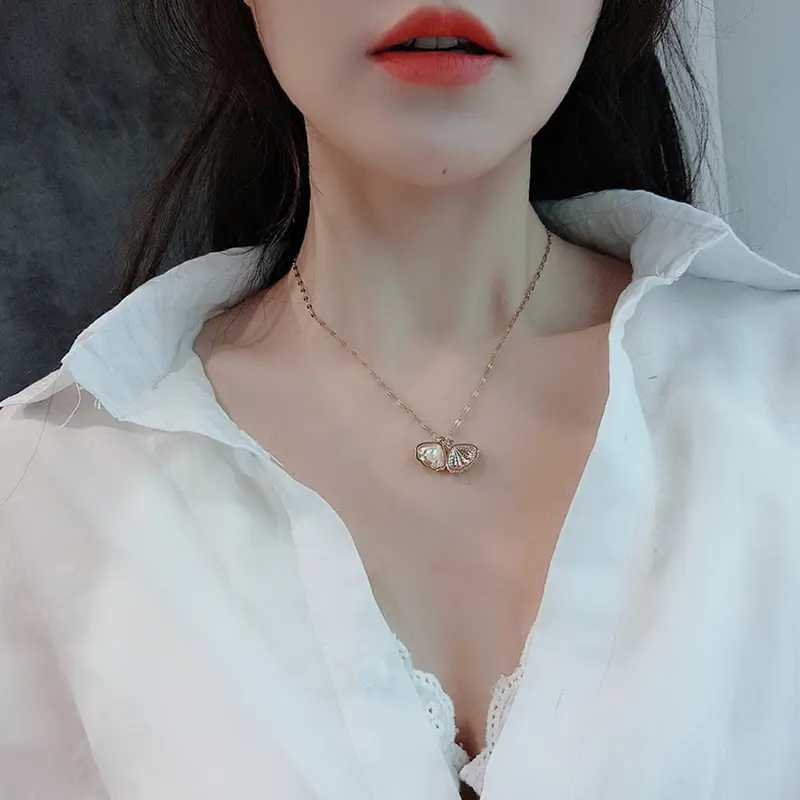 Women's Pearl Necklace With Rhinestone Shell Titanium Pendant Non-Tarnish Metal Jewelry Accessory
