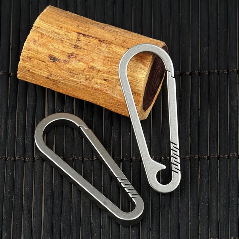 1PCS Titanium Alloy Buckle Keychain, Car Accessories, EDC Outdoor Tool, Key Ring, Titanium Buckles