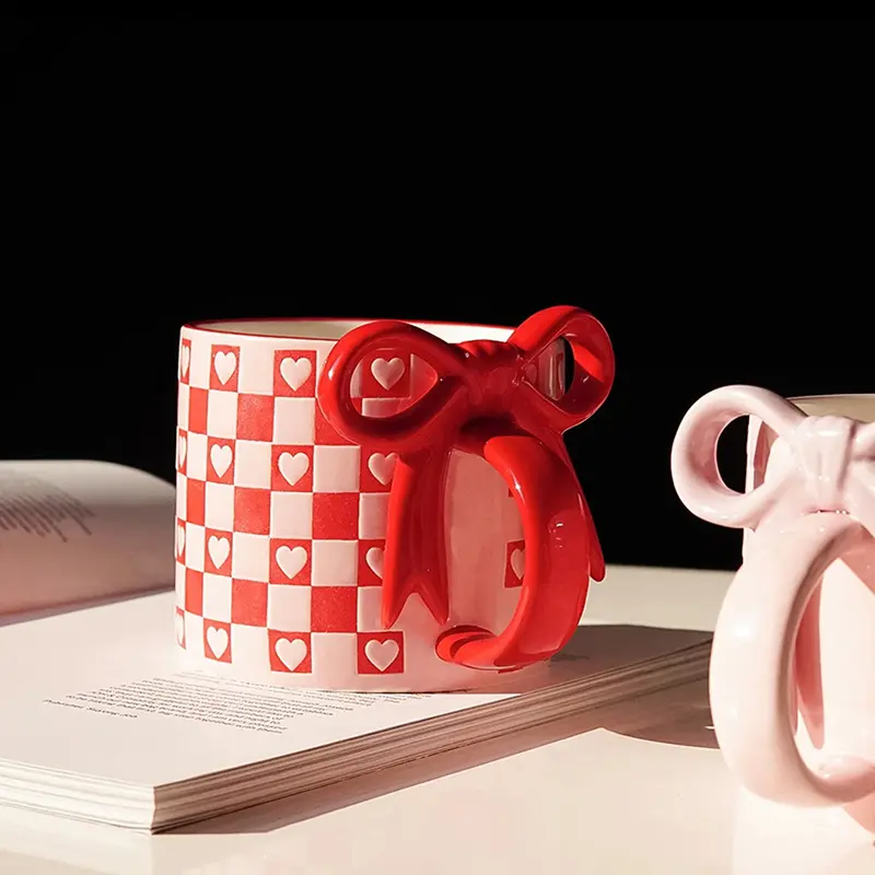 Creative Bow Handle Heart Ceramic Mug Checkerboard Pattern Coffee Cup For Home Decoration