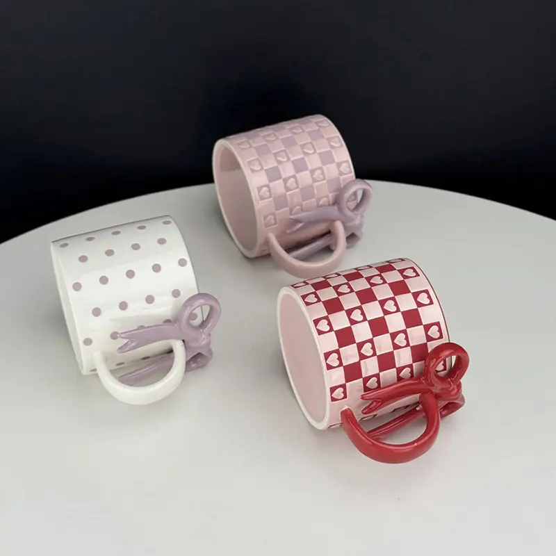 Creative Bow Handle Heart Ceramic Mug Checkerboard Pattern Coffee Cup For Home Decoration