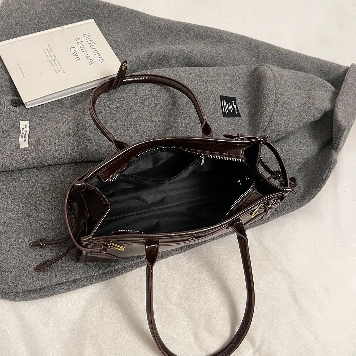 LEFTSIDE Small Short Handle PU Leather Tote Bags for Women 2025 Y2K Ladies Shoulder Bag Females Retro Simple Handbags and Purses
