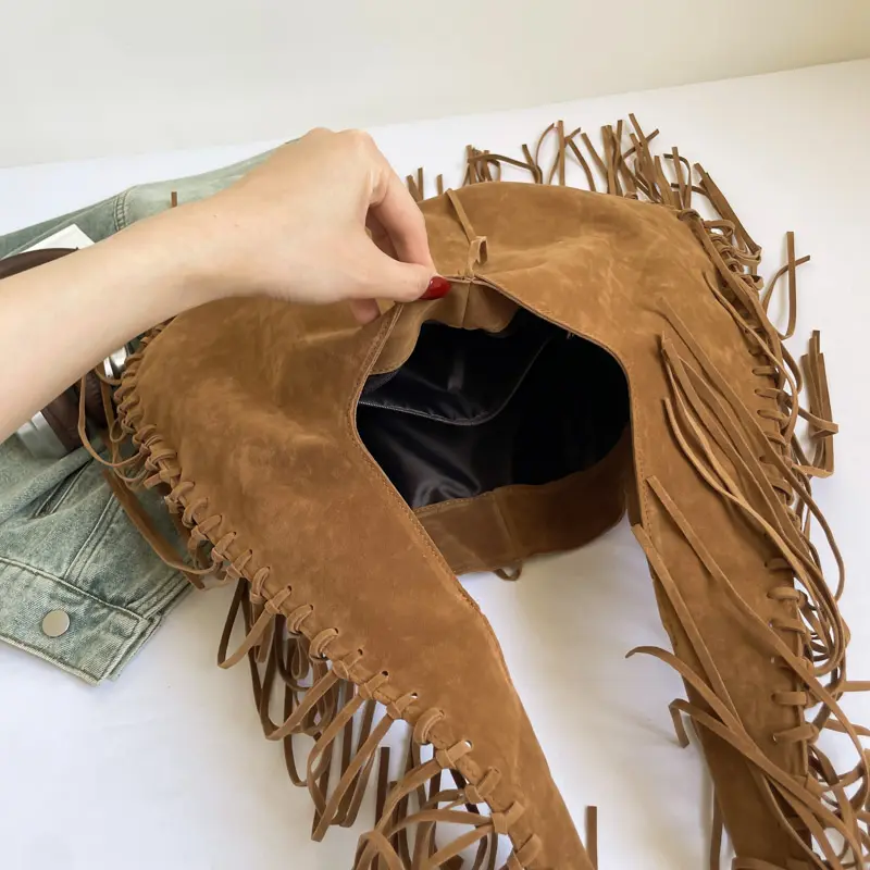 LEFTSIDE Design High capacity PU Leather Shoulder Bags for Women 2025 New Winter Tassels Hobo Bag Females ​Handbags and Purses