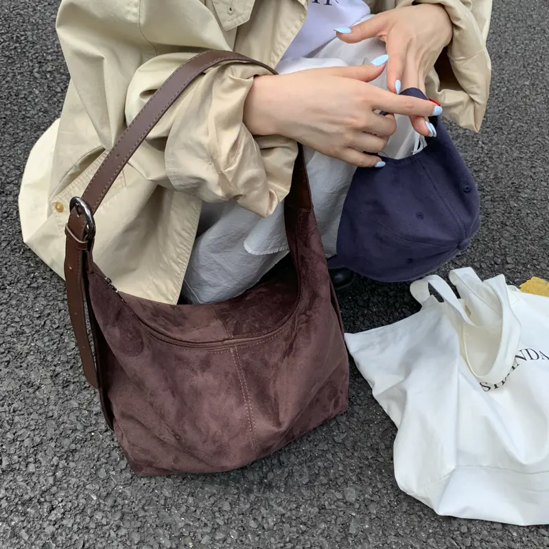 LEFTSIDE Design Large PU Leather Hobo Underarm Bags Lady Winter Shoulder Bag for Women 2025 Winter Trend Y2K Handbags and Purses
