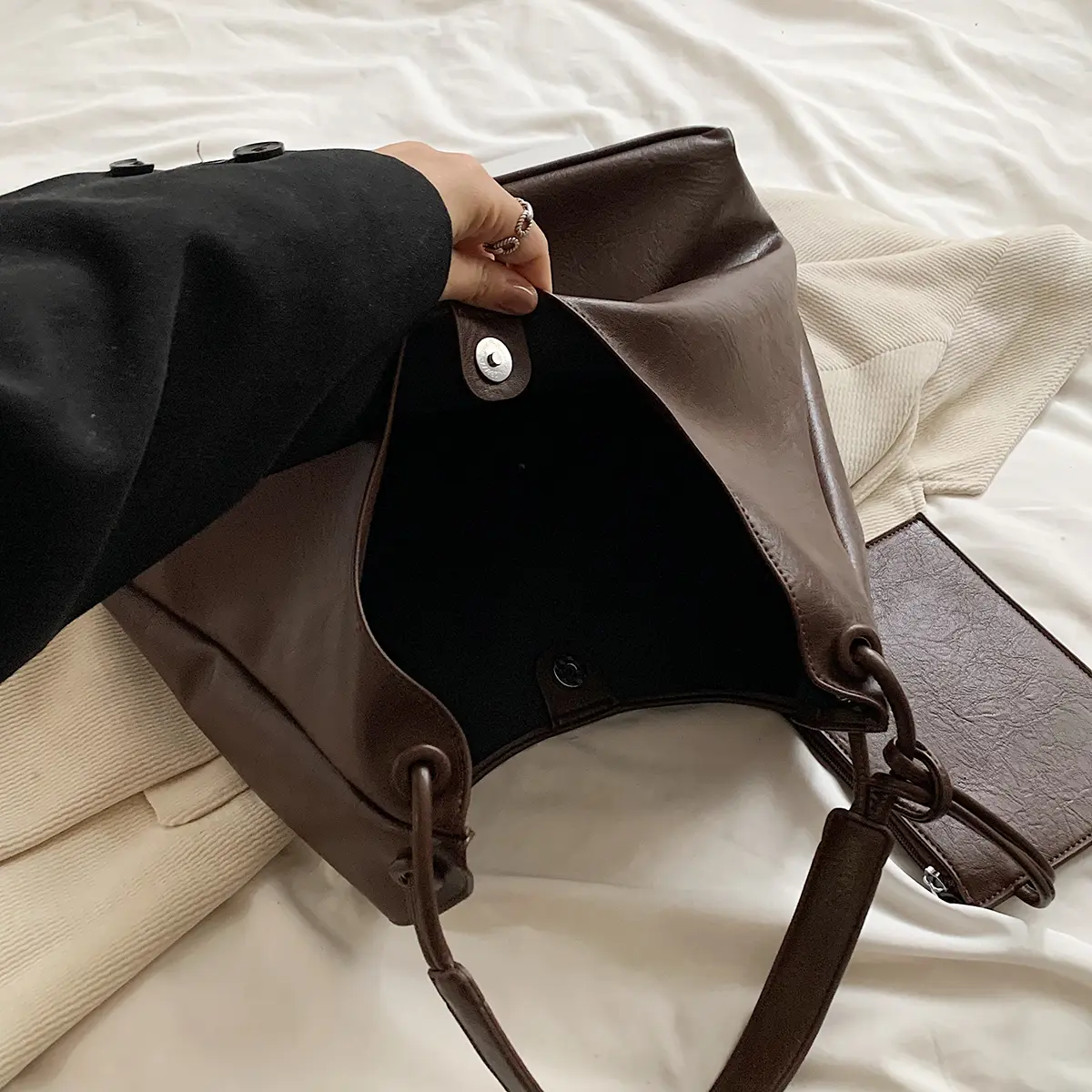 LEFTSIDE Design Big Simple Crossbody Bags For Women 2025 Fashion Females Underarm Bag Lady Shoulder Bag Handbags And Purses