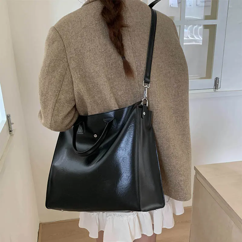 LEFTSIDE Women High-capacity PU Leather Crossbody Bag 2025 Winter Retro Trend Short Handle Shoulder Bag Luxury Designer Handbags