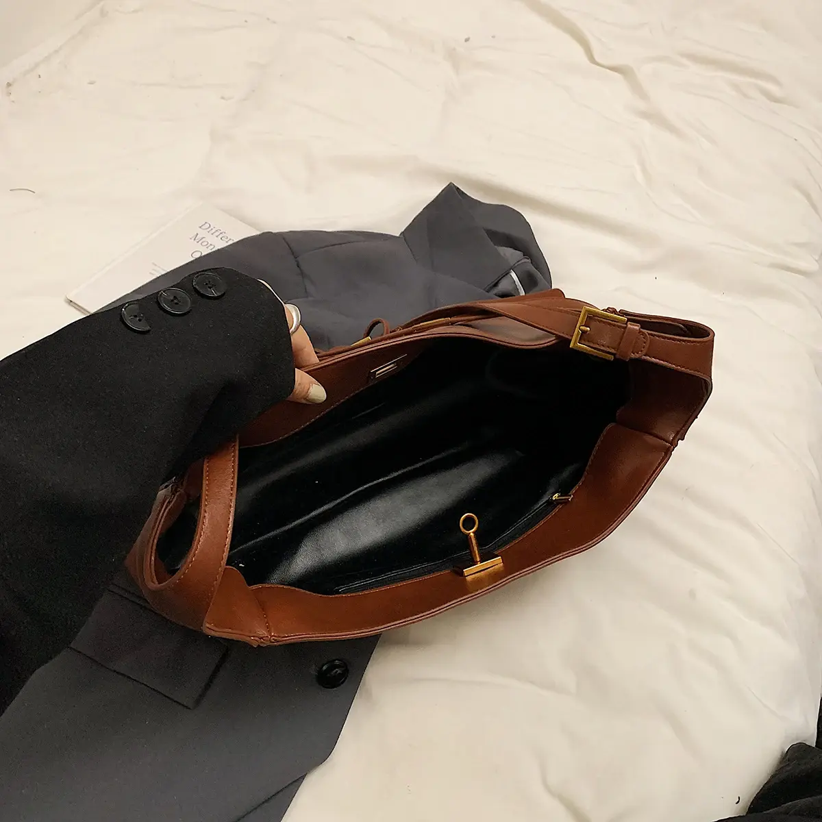 LEFTSIDE Big PU Leather Shoulder Bags for Women 2024 Y2K New Designer Crossbody Bag Females Solid Color Handbags and Purses