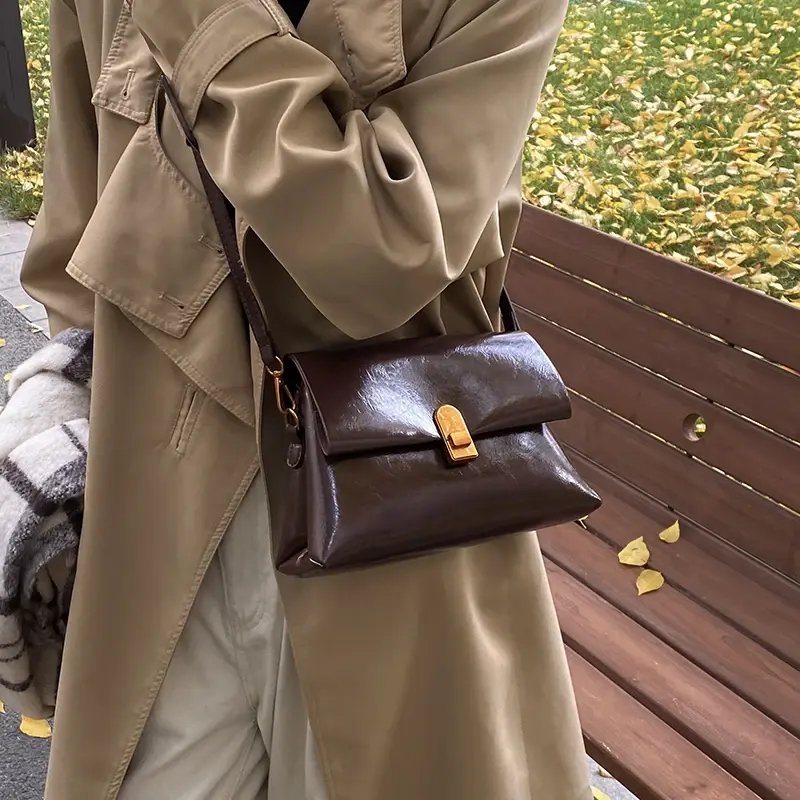 LEFTSIDE 2024 New Y2K Retro Design Small PU Leather Flap Bag Women Fashion Handbags and Purses Shoulder Bag Y2K Crossbody Bag