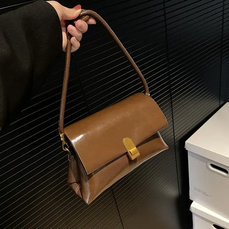 LEFTSIDE 2024 New Y2K Retro Design Small PU Leather Flap Bag Women Fashion Handbags and Purses Shoulder Bag Y2K Crossbody Bag