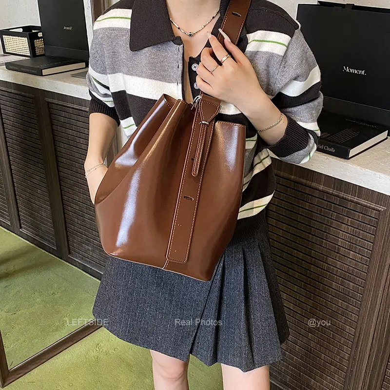 LEFTSIDE PU Leather Bucket Bag for Women Shoulder Bags 2025 Designer Solid Color Crossbody Bag Lady Luxury Handbags and Purses