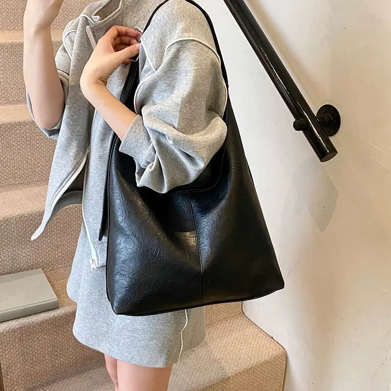 LEFTSIDE Design High-capacity PU Leather Underarm Bags for Women 2025 New Female Shoulder Hobo Bag Soft Solid Color Handbags
