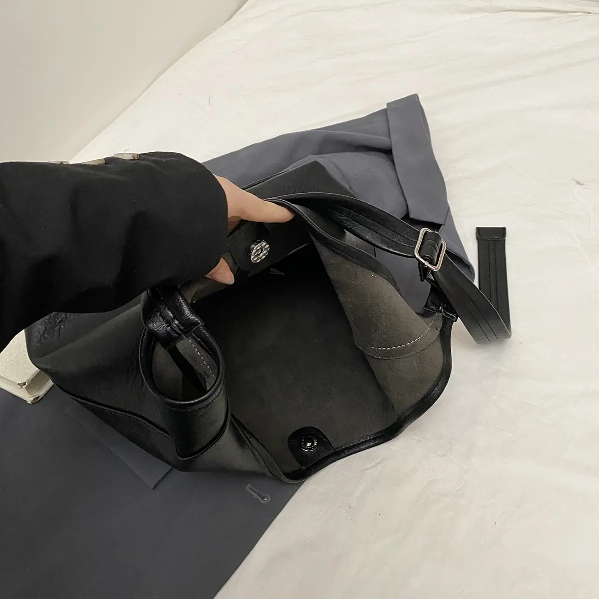 LEFTSIDE Design High-capacity PU Leather Underarm Bags for Women 2025 New Female Shoulder Hobo Bag Soft Solid Color Handbags