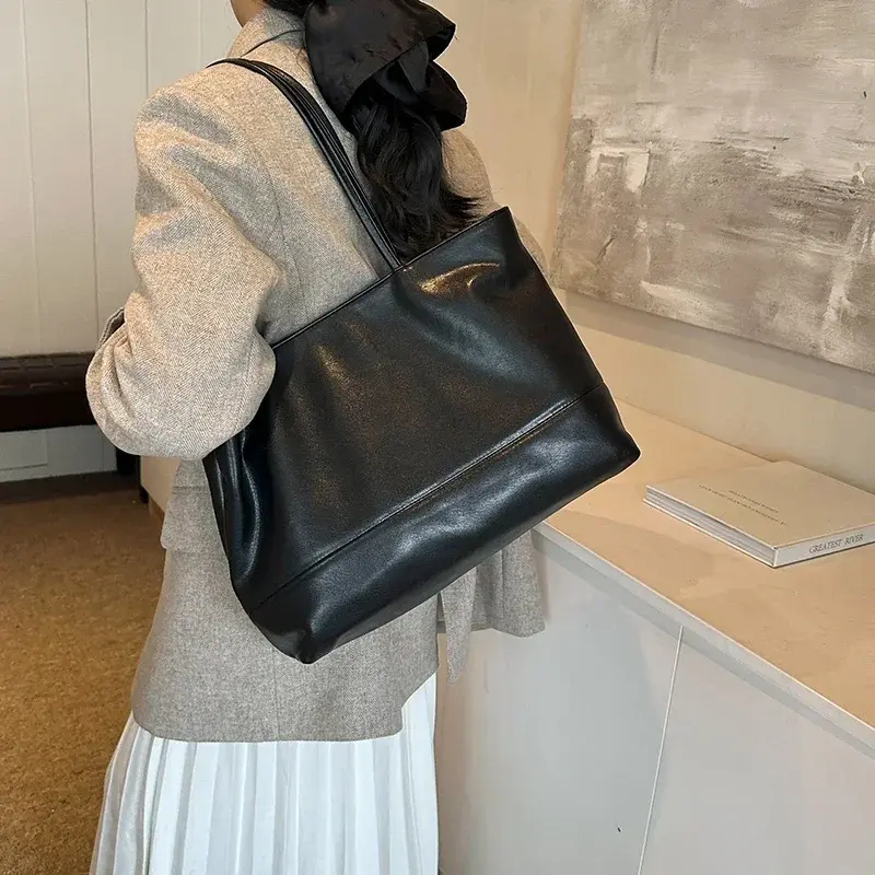 LEFTSIDE Large PU Leather Underarm Bags Lady Shoulder Bag for Women 2024 Winter New Trend Y2K Tote Bags Retro Handbags and Purse