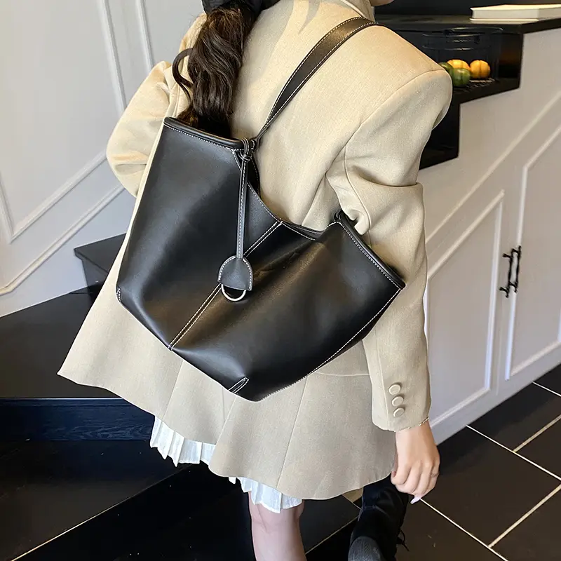 LEFTSIDE 2025 PU Leather Luxury Designer Tote Bag Female High Capacity Shoulder Bag 2025 Female Handbags Solid Color Hand Bag
