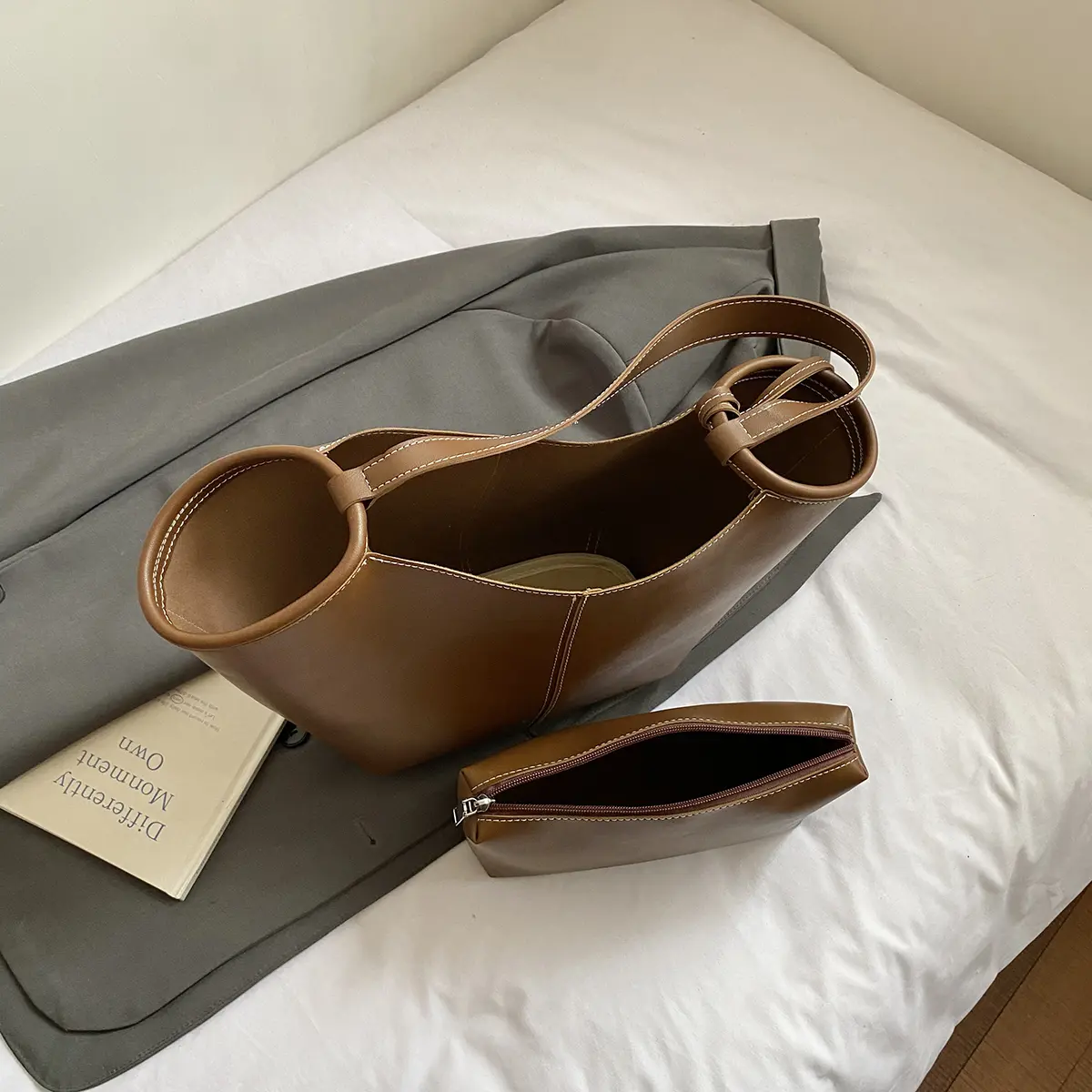 LEFTSIDE 2025 PU Leather Luxury Designer Tote Bag Female High Capacity Shoulder Bag 2025 Female Handbags Solid Color Hand Bag