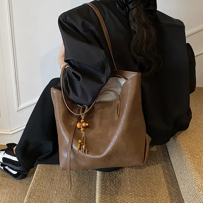 LEFTSIDE Design High Capacity PU Leather Shoulder Bags for Women 2025 New Winter Tote Bag Females Retro New ​Luxury Handbags