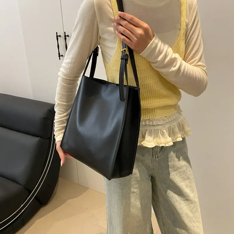 LEFTSIDE Small PU Leather Shoulder Bag 2025 New Y2K Women Hand Bag Y2k Females Simple Handbags and Purses Fashion Tote Bag