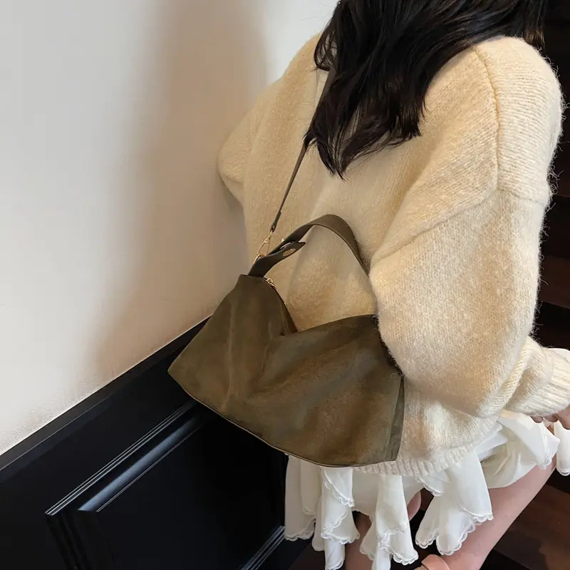 LEFTSIDE Women's Leather Velvet Bucket Bag 2025 Winter New Retro Shoulder Bag Luxury Designer Crossbody Bag Handbags and Purses