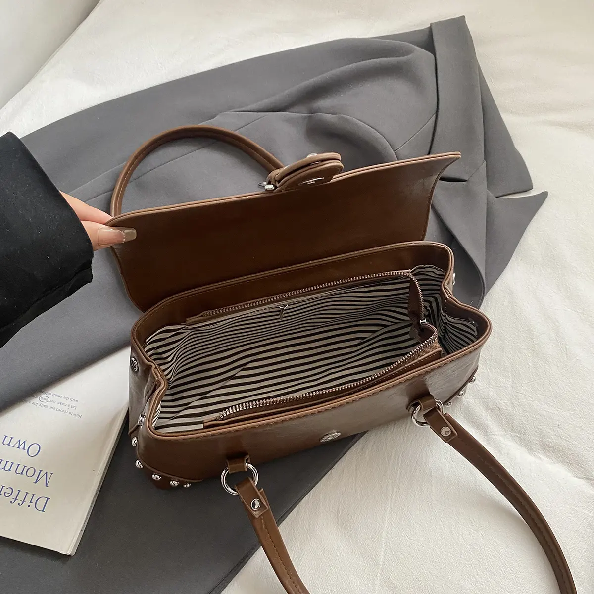 LEFTSIDE Rivets Design PU Leather Shoulder Bag for Women 2025 Winter Luxury Lady New Designer Underarm Bags Handbags and Purses