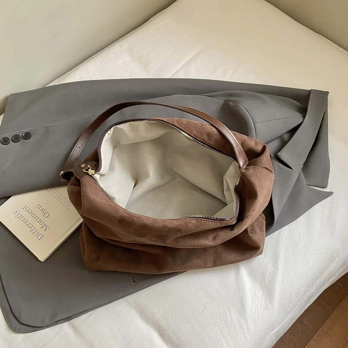 LEFTSIDE Women PU Suede Large Capacity Shoulder Bag 2025 Winter Retro New Trend Hobo Bag Luxury Designer Handbags and Purses