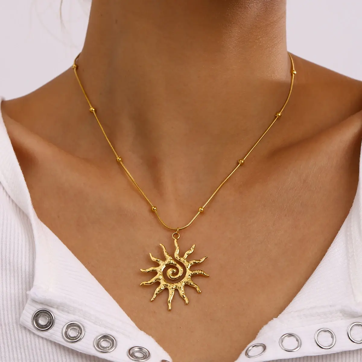 Fashion Chic Stainless Steel Hollow Sun Pendant Necklace Women Luxury Waterproof Jewelry Banquet Birthday Party Gifts