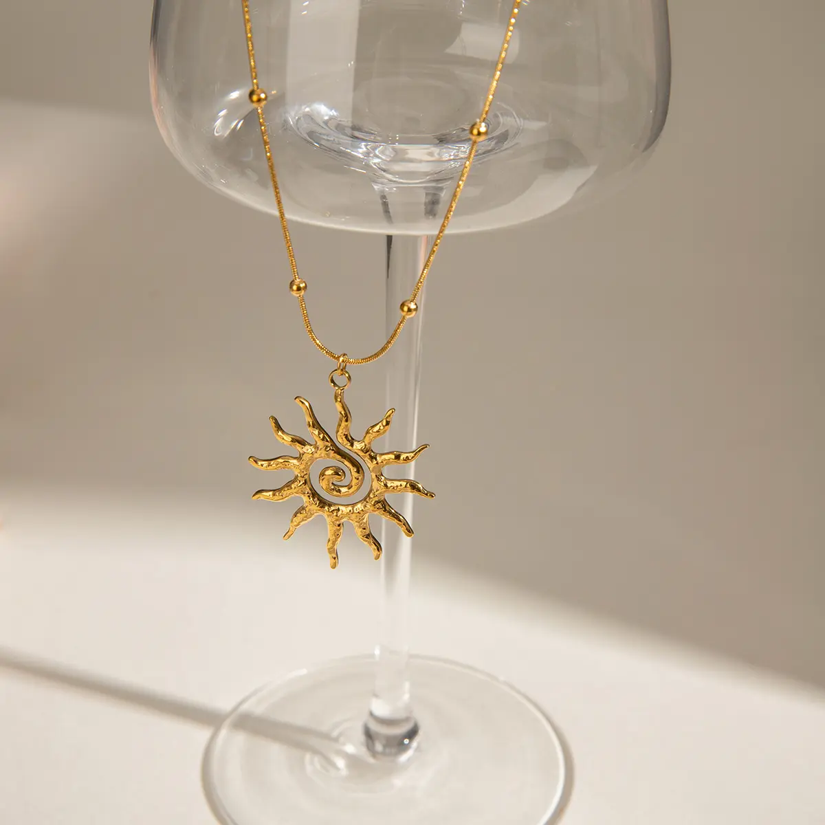 Fashion Chic Stainless Steel Hollow Sun Pendant Necklace Women Luxury Waterproof Jewelry Banquet Birthday Party Gifts