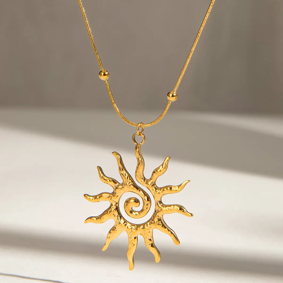 Fashion Chic Stainless Steel Hollow Sun Pendant Necklace Women Luxury Waterproof Jewelry Banquet Birthday Party Gifts