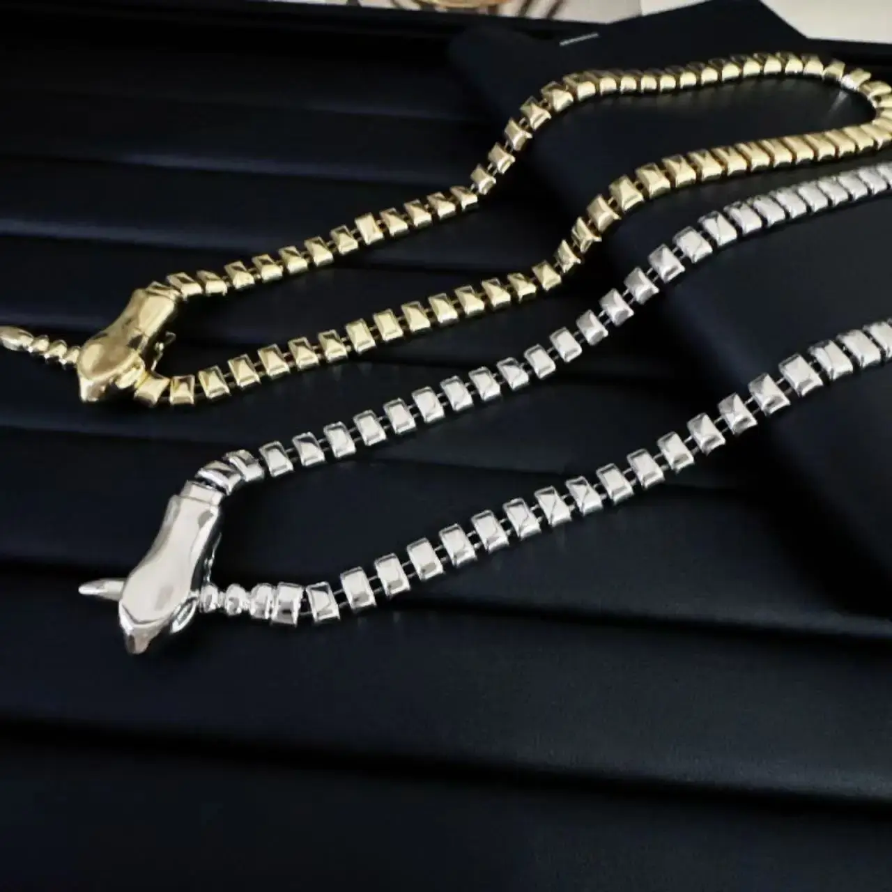 Snake Shape Design Sense Micro Setting Pendant Long Necklace Winter Sweater Chain Fashion Jewelry for Woman Girls Party Gift
