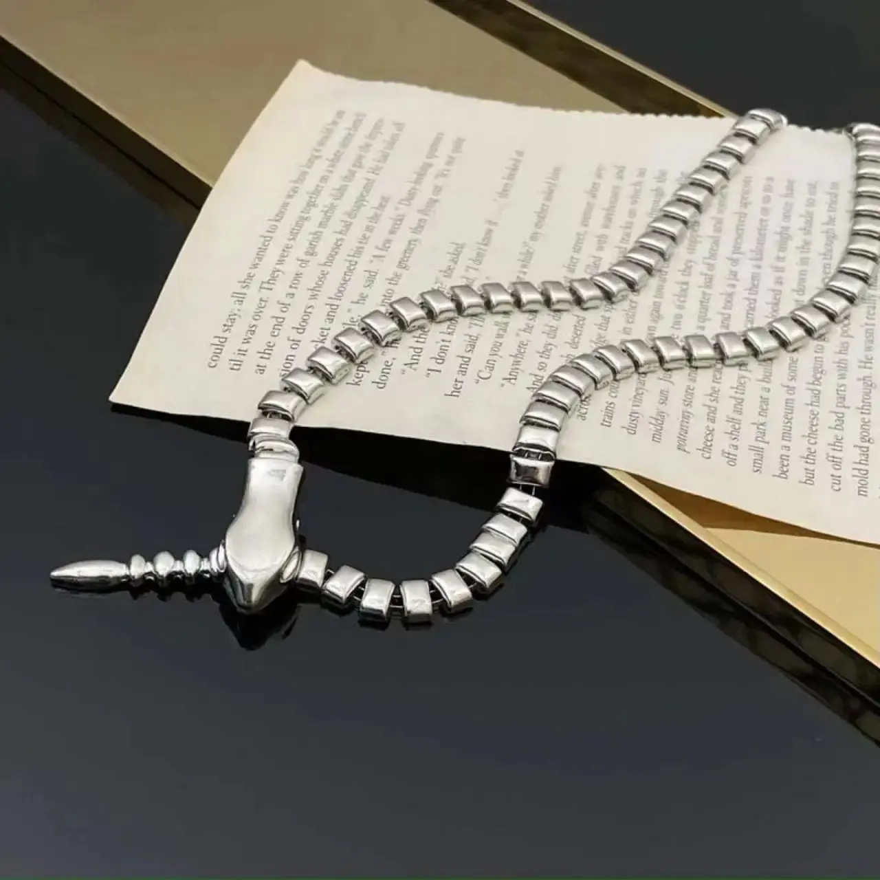 Snake Shape Design Sense Micro Setting Pendant Long Necklace Winter Sweater Chain Fashion Jewelry for Woman Girls Party Gift