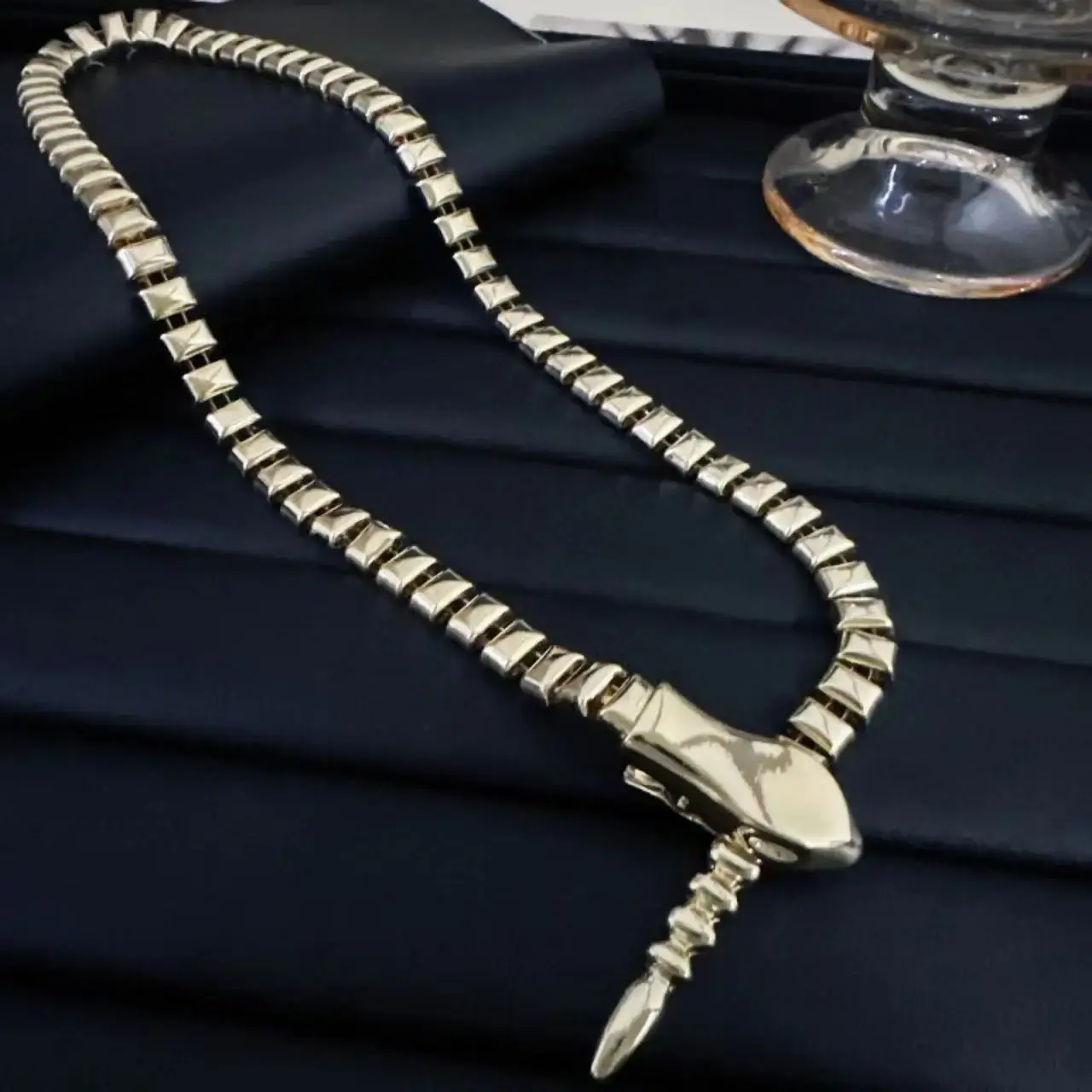 Snake Shape Design Sense Micro Setting Pendant Long Necklace Winter Sweater Chain Fashion Jewelry for Woman Girls Party Gift