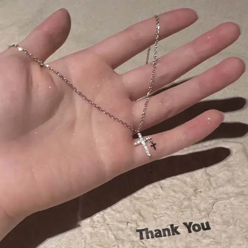 Fashion Simple Retro Cross Necklaces for Women Light Luxury Design Metal Zircon Geometric Clavicle Chain Choker Jewelry