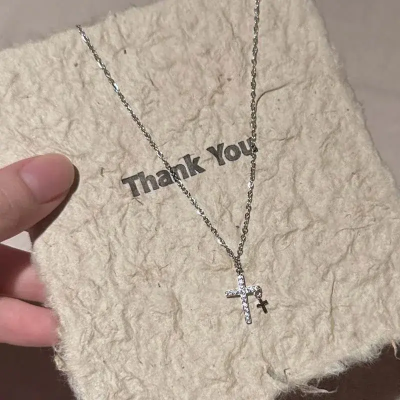 Fashion Simple Retro Cross Necklaces for Women Light Luxury Design Metal Zircon Geometric Clavicle Chain Choker Jewelry