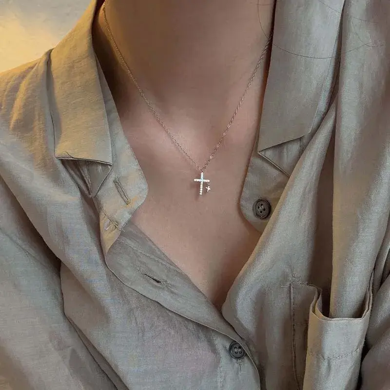 Fashion Simple Retro Cross Necklaces for Women Light Luxury Design Metal Zircon Geometric Clavicle Chain Choker Jewelry