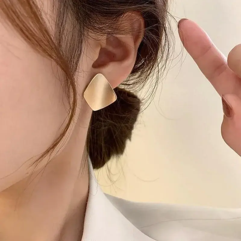 Fashion Geometric Irregular Square Curved Surface Gold Metal Stud Earring for Women Geometry Jewelry Accessory Wedding Girl Gift